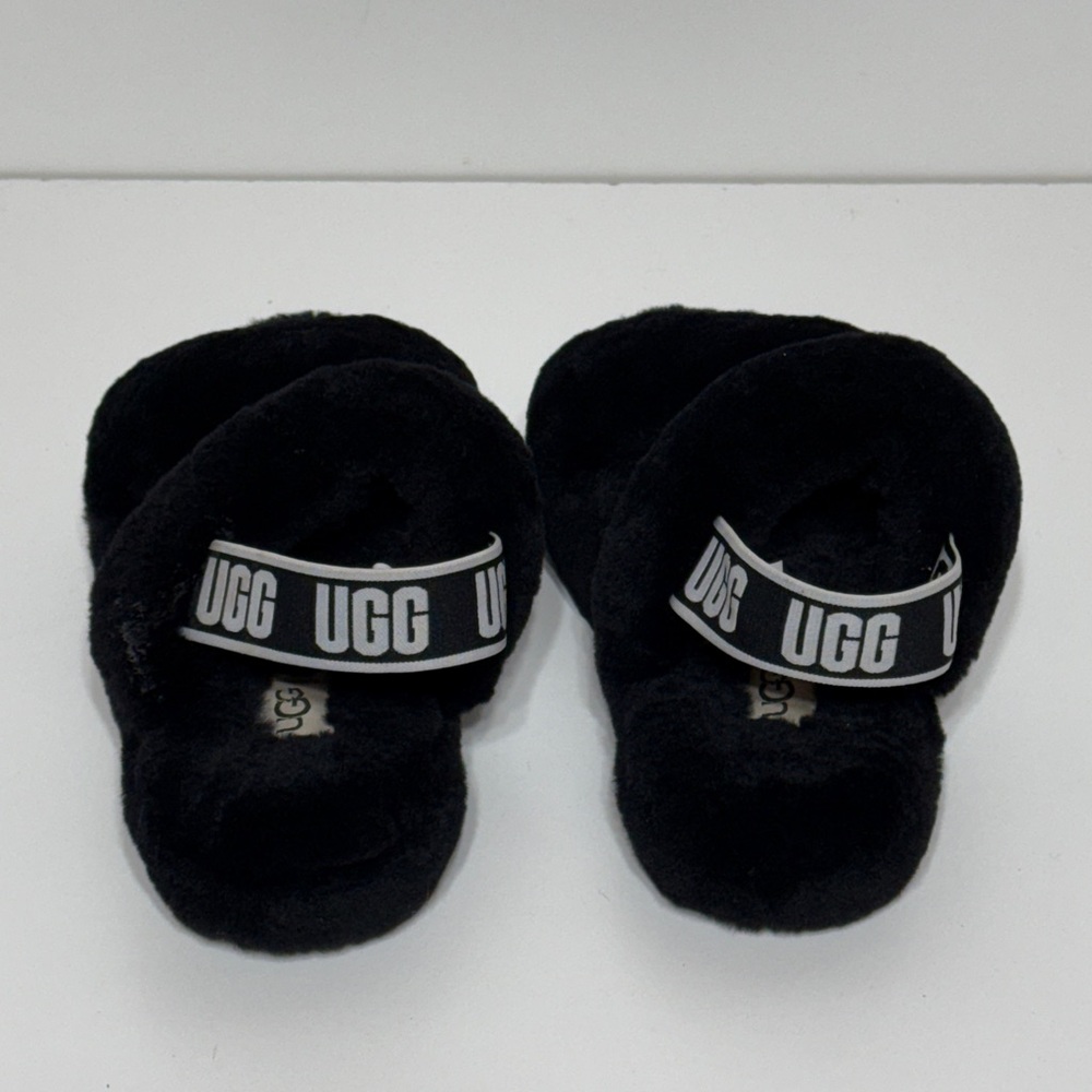UGG “Oh Yeah” Slide Sandals in Black Sheepskin with an Elastic UGG Logo Strap - Picture 3 of 16